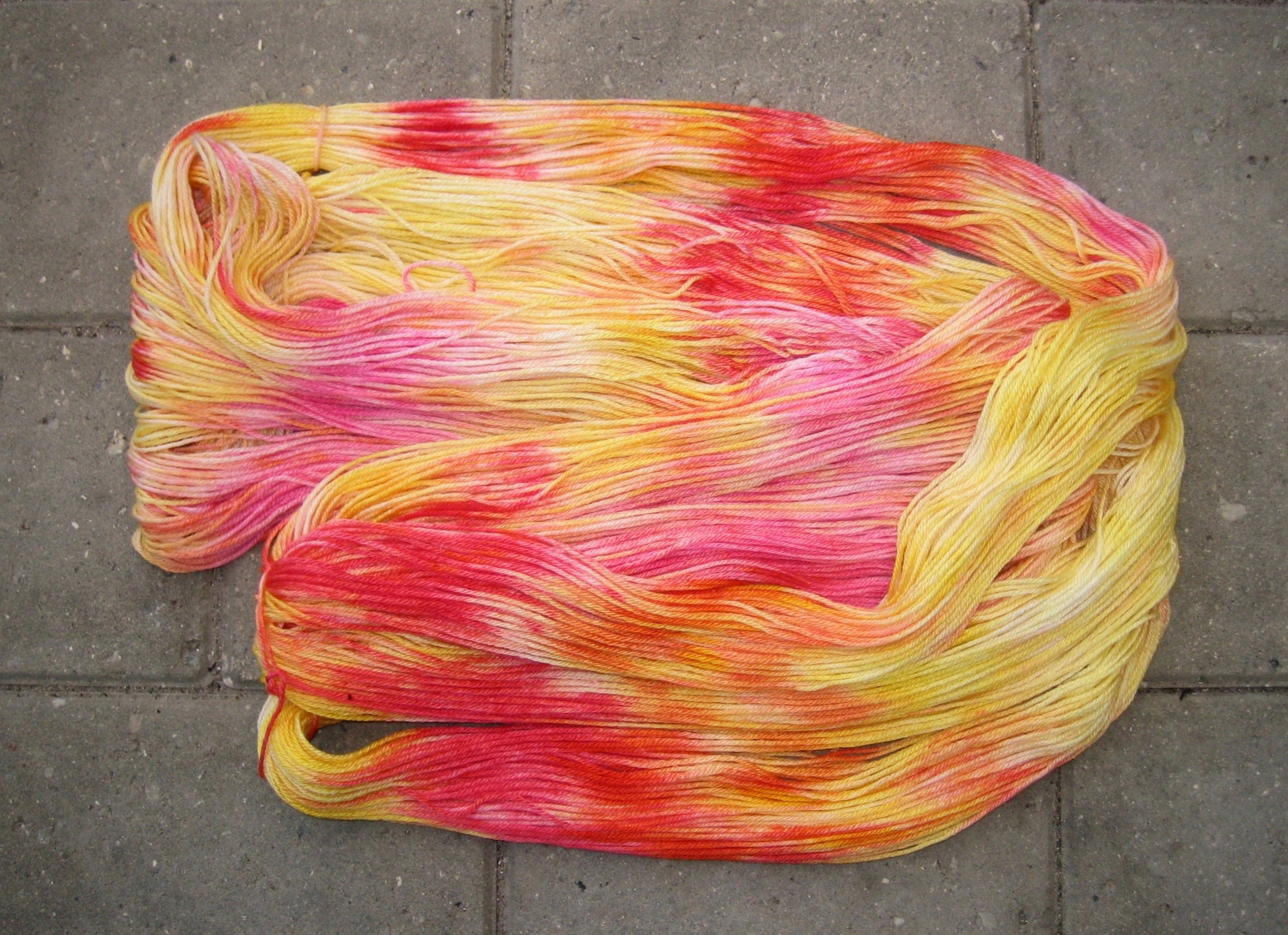 garnyarn-haandfarvet-garn-speckles-tynd-merino-uld-superwash-mulberry-silke-tulipan-gul-pink