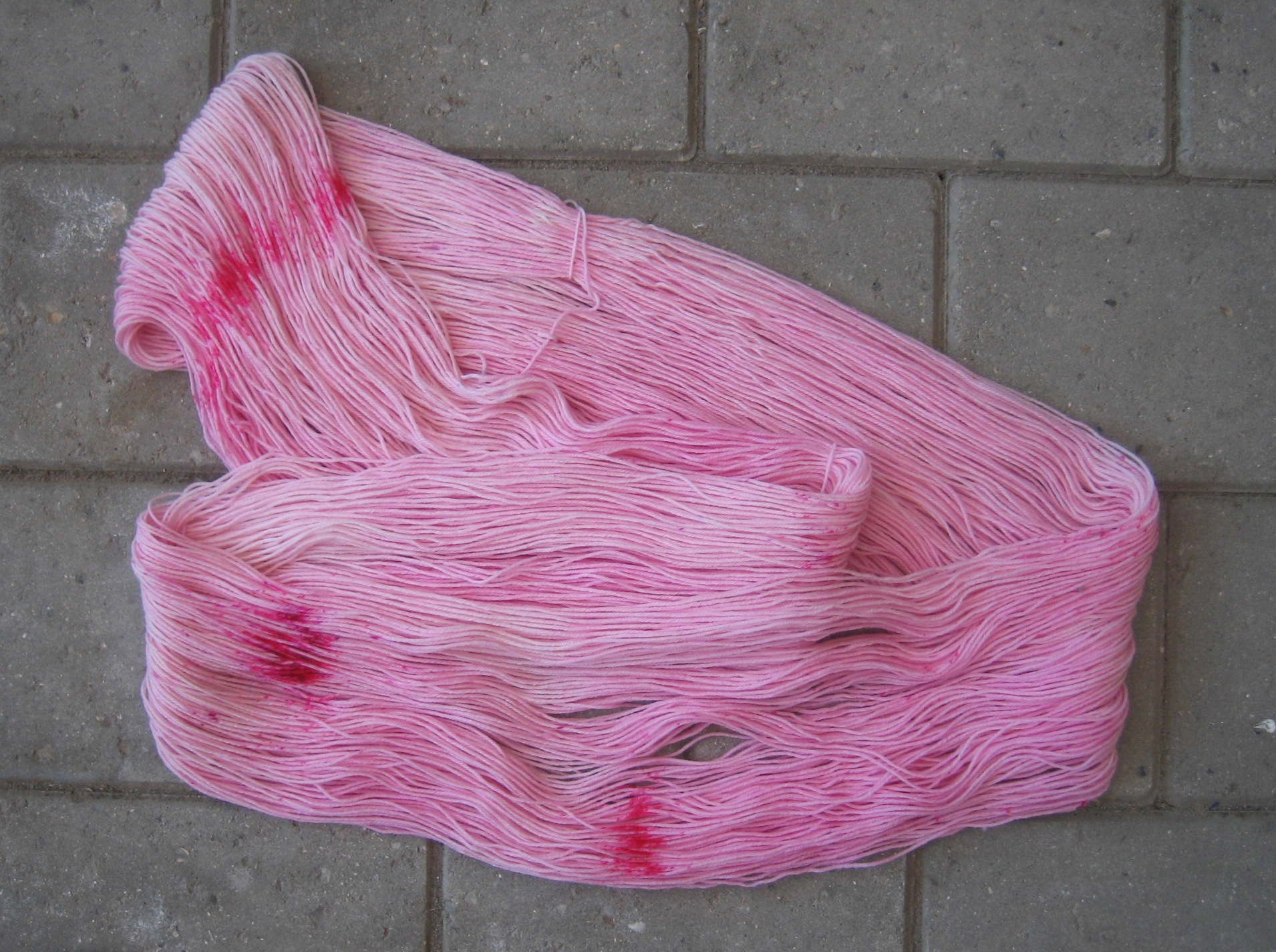 garnyarn-haandfarvet-garn-tynd-merinould-nylon-superwash-stroempegarn-lyseroed