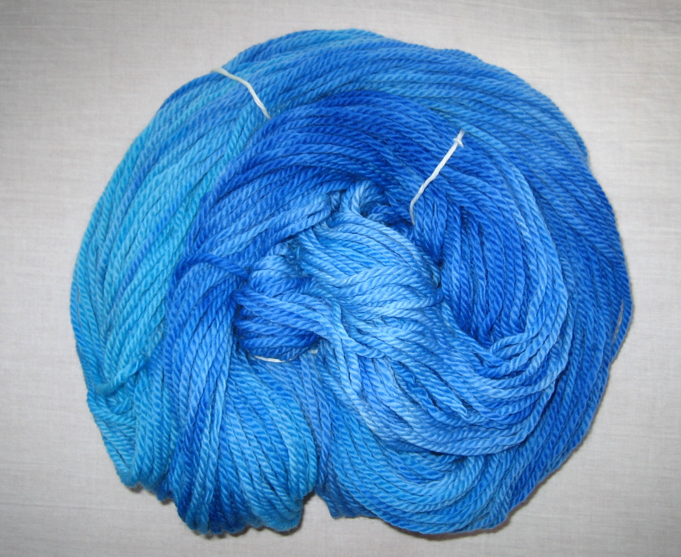 garnyarn-håndfarvet-garn-tyk-merinould-superwash-blaa