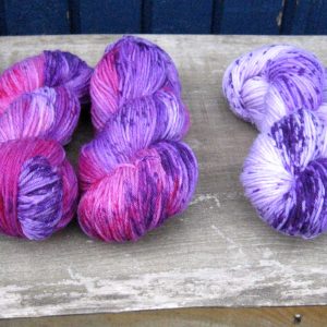 garnyarn-haandfarvet-garn-mellem-merinould-nylon-superwash-stroempegarn