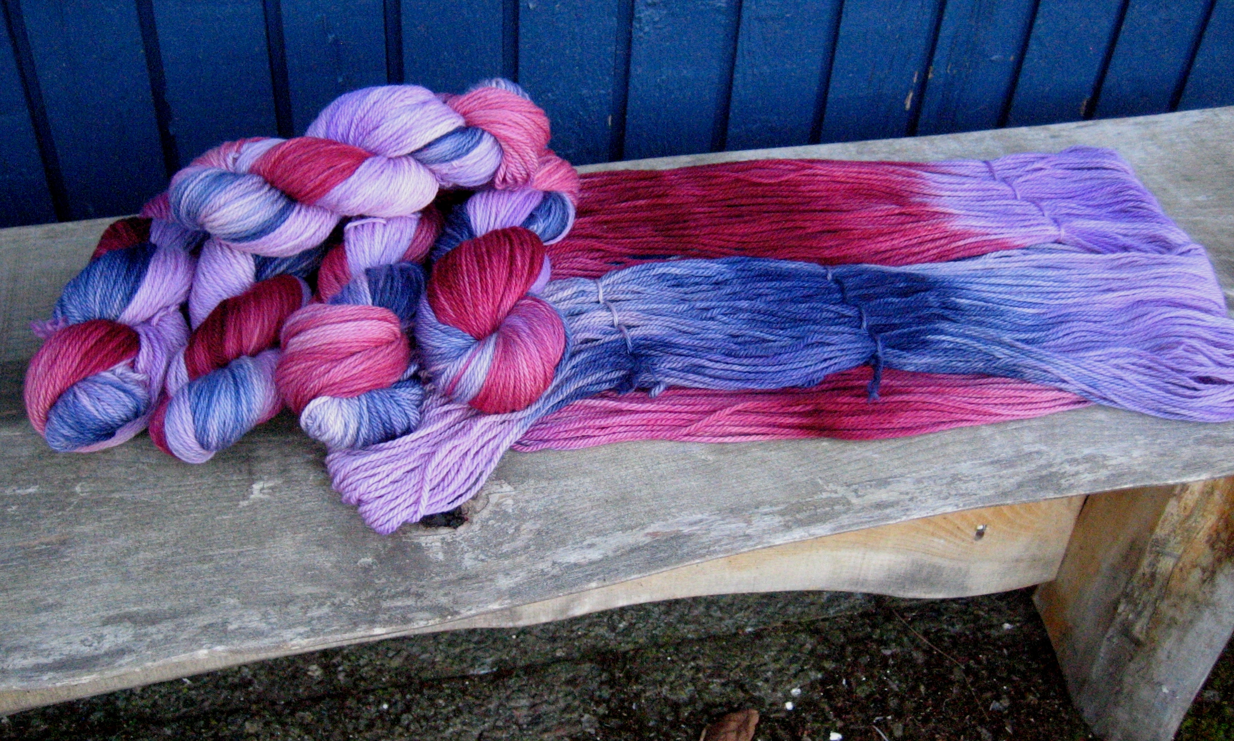garnyarn-håndfarvet-garn-tyk-merinould-superwash-blomme-marine-lavendel-syren