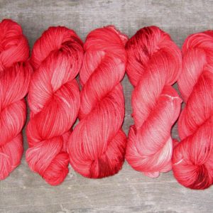 garnyarn-haandfarvet-garn-mellem-merinould-superwash-blaa