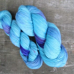 garnyarn-haandfarvet-garn-tynd-merino-uld-superwash-turkis-lilla