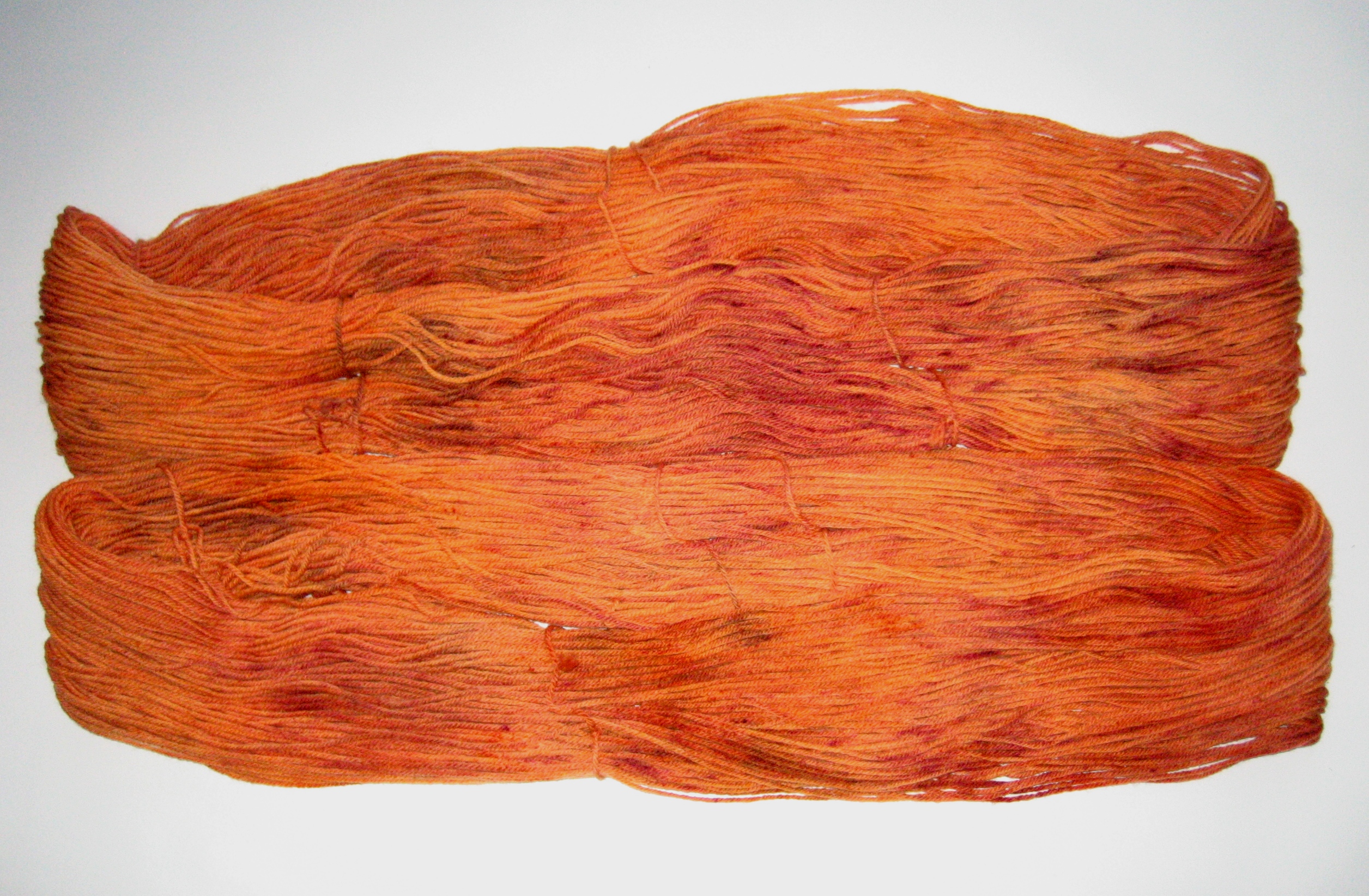 garnyarn-haandfarvet-garn-mellem-merinould-nylon-superwash-stroempegarn-orange-brun-bordeaux